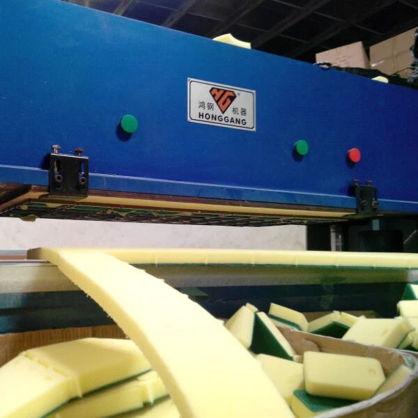 स्पंज काटने की मशीन